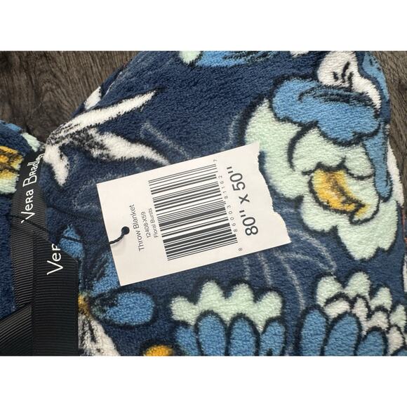 VERA BRADLEY Throw Blanket Floral Bursts 80 X 50 Blue Plush Blanket NWT - Picture 2 of 7